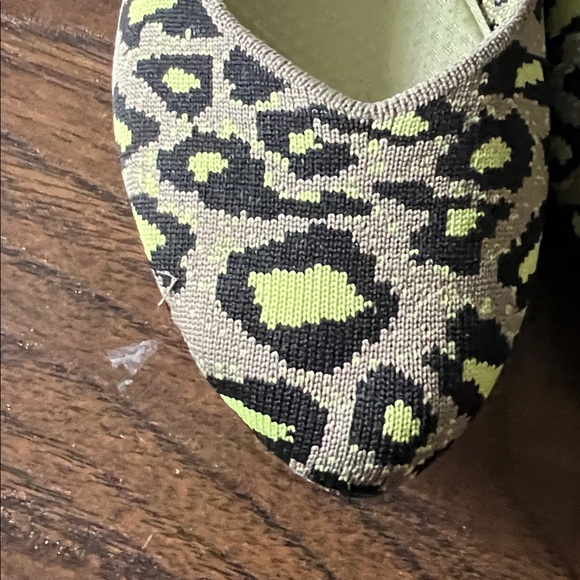 Skechers Green and Black Patterned Flats - Picture 6 of 9